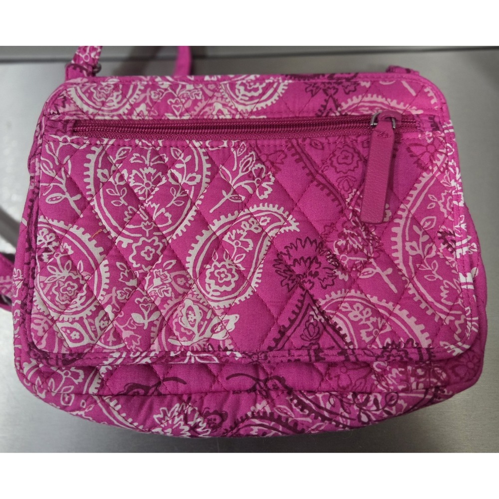 Vera Bradley Petite Crossbody Pink Paisley Quilted‎ Magnetic Closure Zipper...